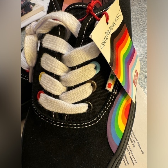 NWT 2023 VANS Skate Authentic 'Pride' Black sneaker with rainbow 🌈 M8 W9.5 - Picture 4 of 9